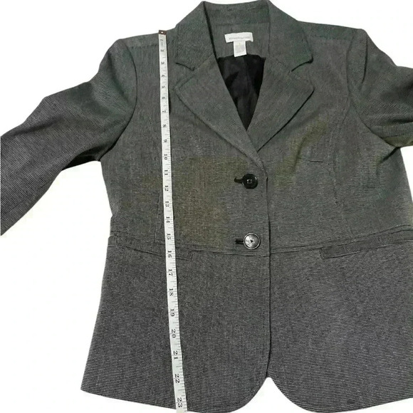 Charter Club Women’s size 6 black and white the Blaise’s, black buttons. Classic - Picture 8 of 10